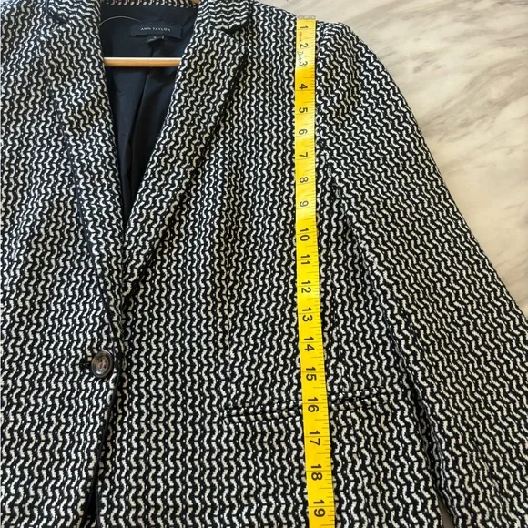 Ann Taylor Newbury Women's Blazer Women's in Geo Black & White US Size 10 - Picture 9 of 11